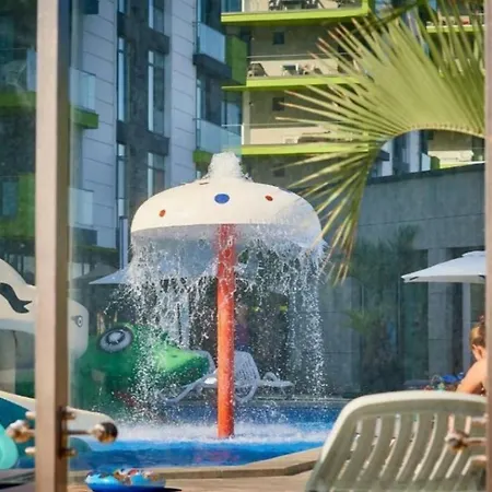 Promenada & Langa Plaja Mamaia Nord *